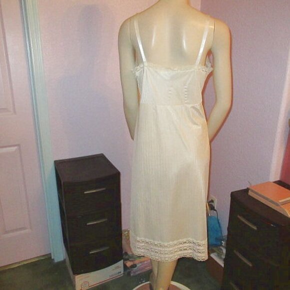 VINTAGE Avon CHEMISE Slip DRESS Size M CROCHET Lace V-NECK Coquette USA MADE - Picture 9 of 12